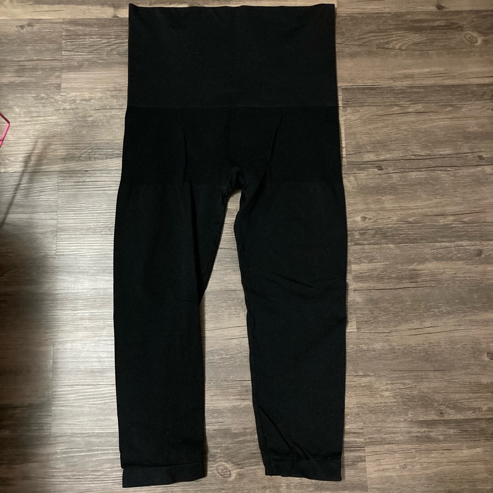 SnapBack Crop Preggo Leggings
